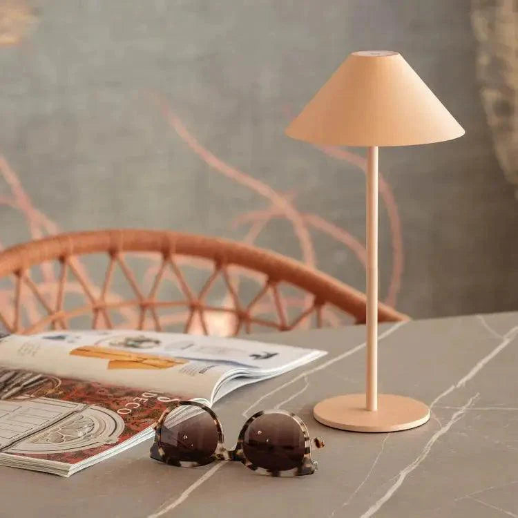 Trådløs LED Bordlampe med Justerbar Lysstyrke & Vandtæt Design