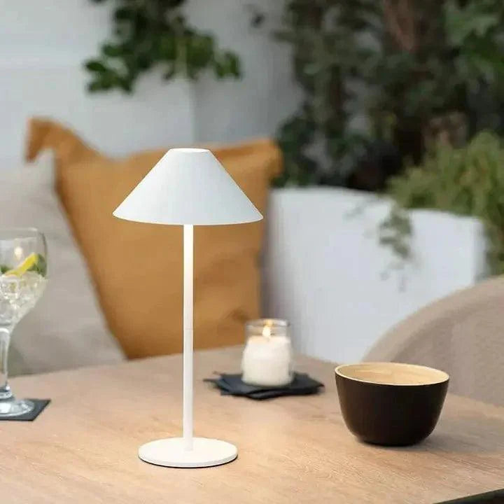 Trådløs LED Bordlampe med Justerbar Lysstyrke & Vandtæt Design