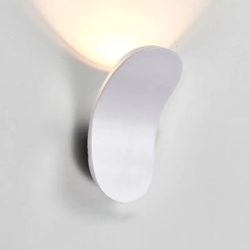 Elegant vägglampa i järn – nordisk design för moderna hem