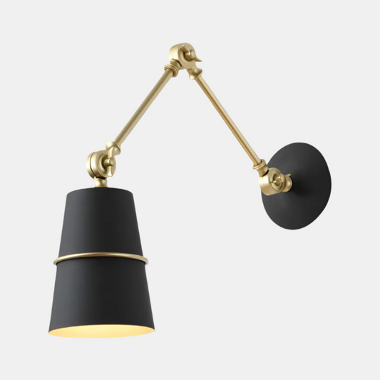 Stilren LED-vägglampa med riktat ljus och lång arm