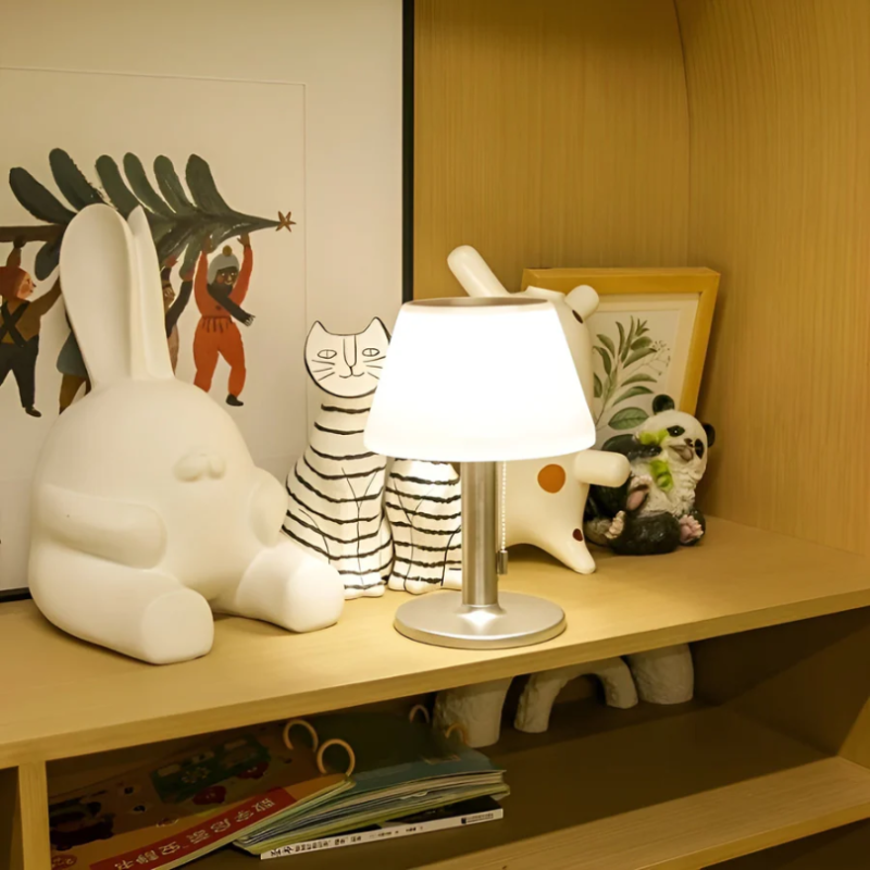 Solcelledrevet LED Bordlampe med Stilrent Design og Hyggebelysning