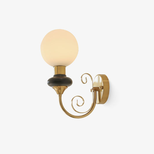 Stilren vägglampa med varmt ljus och elegant design