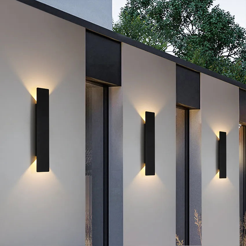 Elegant utomhusvägglampa med väderbeständig aluminium