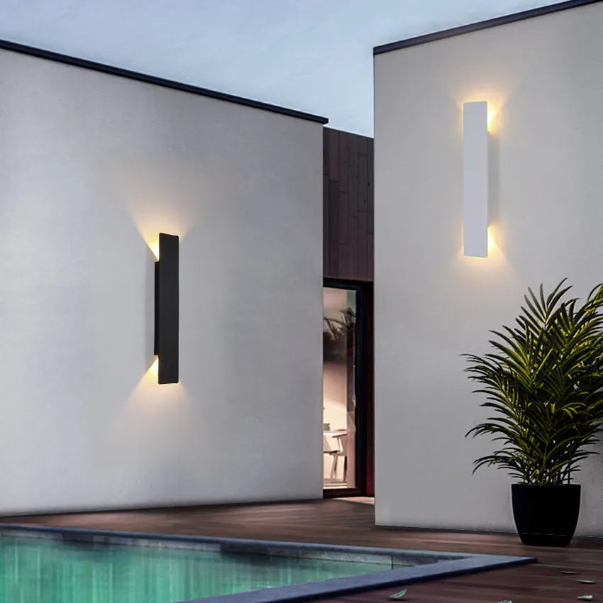Elegant utomhusvägglampa med väderbeständig aluminium