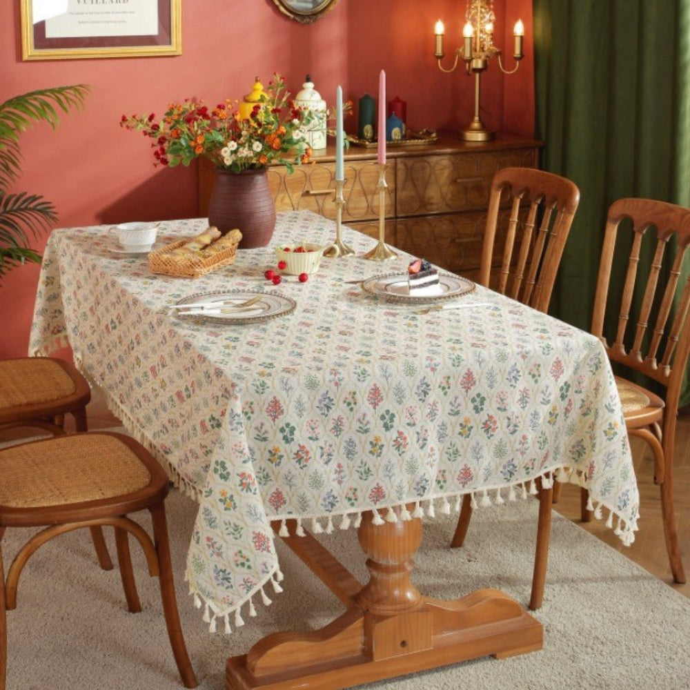 Blomstermønstret Dug med Quaster - Elegance og Nem Rengøring