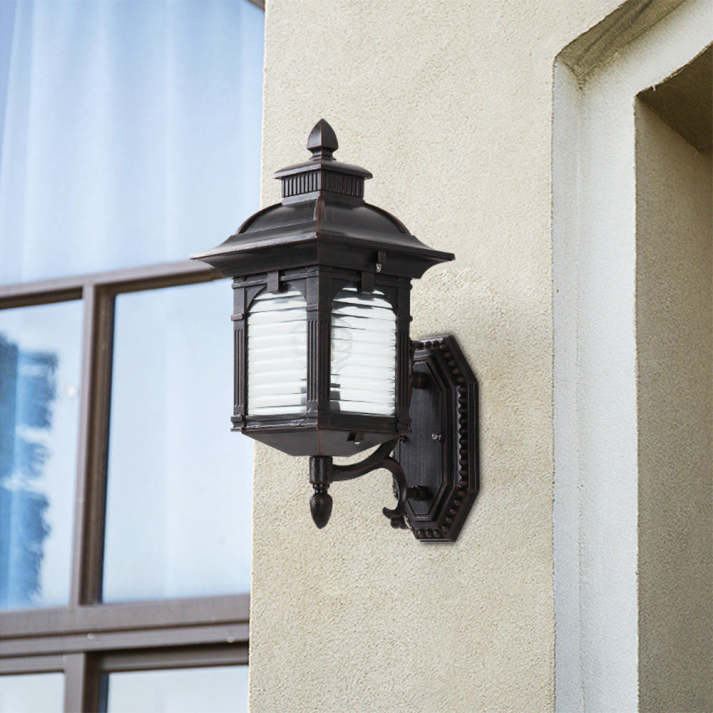 Elegant Utomhusvägglampa i Antik Stil – Tidlös Design