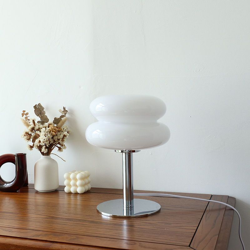 Italiensk Glasbordlampe – Moderne Design og Blødt Lys