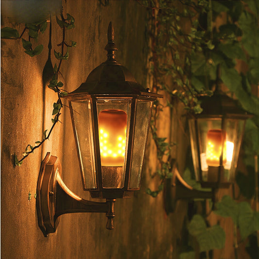 Energibesparande LED-lampa med realistisk flamfunktion
