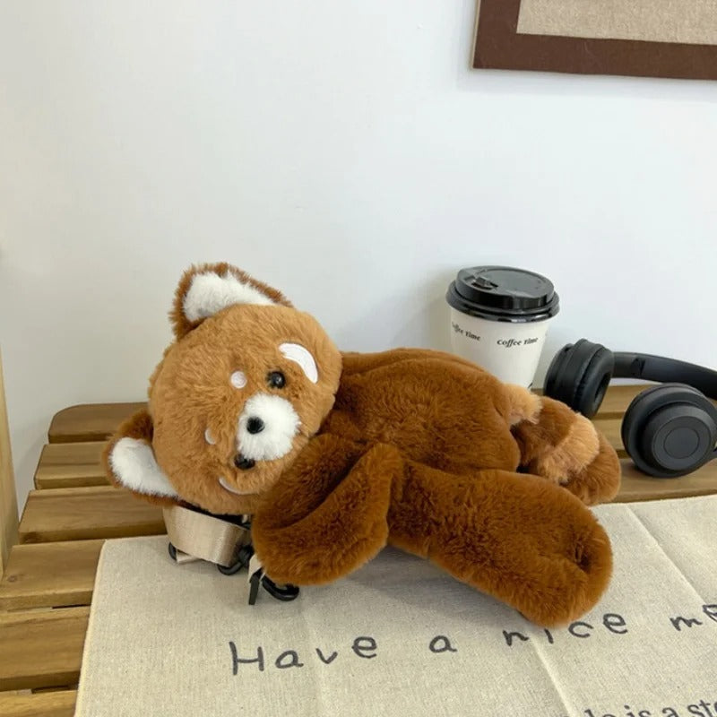 Fluffig axelväska i nallebjörnsdesign