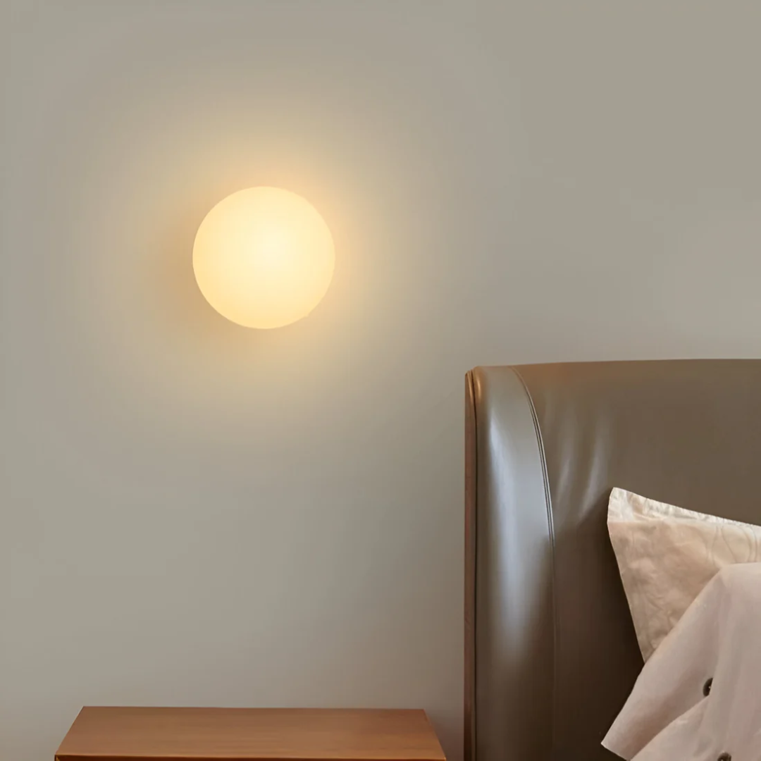 Modern LED-vägglampa i glas för mjukt inomhusljus