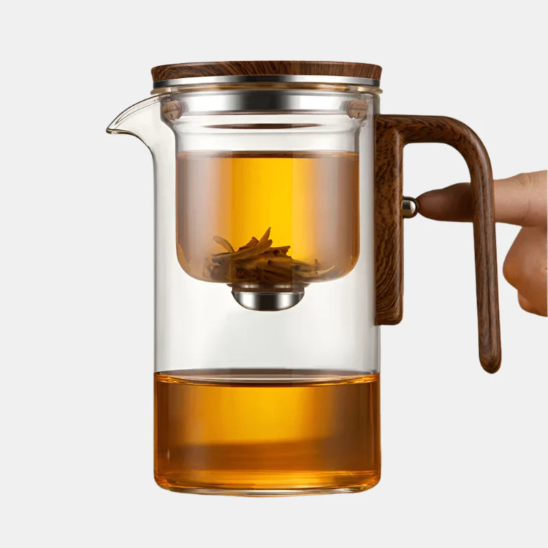Elegant glaskanna med tesil för perfekt teupplevelse