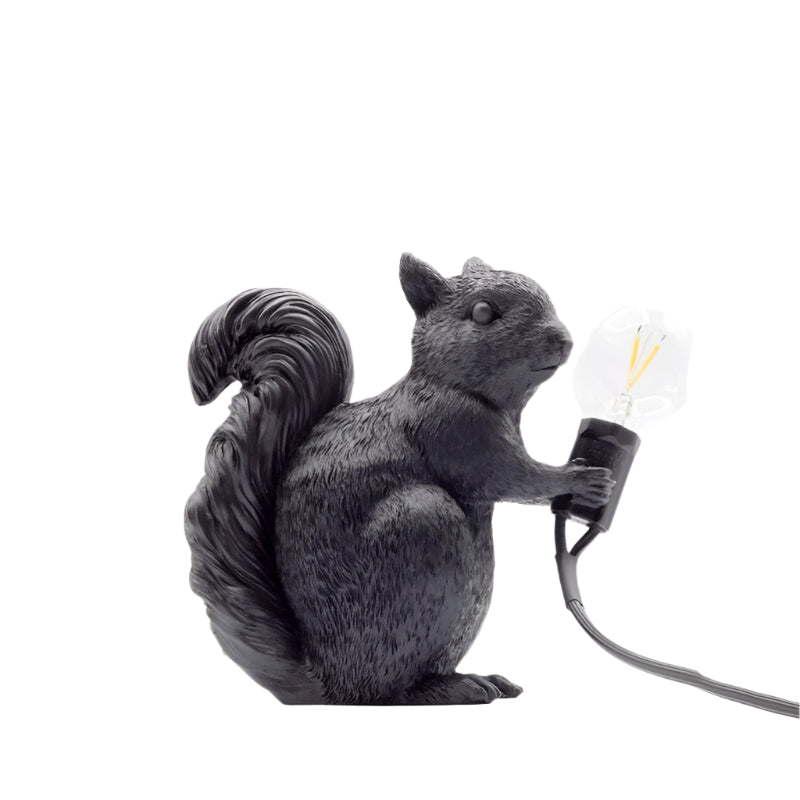 Nordisk bordslampa med ekorre – Skapa mys och stil i hemmet