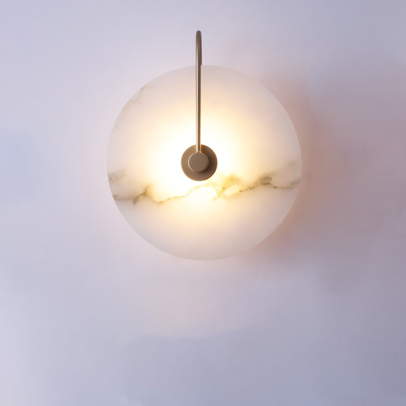 Elegant LED-vägglampa med marmorfinish för stilfulla interiörer