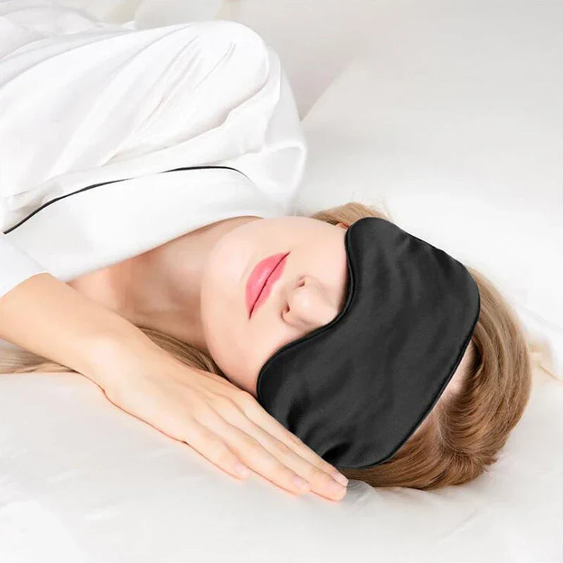 Sovmask i imitationssilke – komfort och mörkläggning