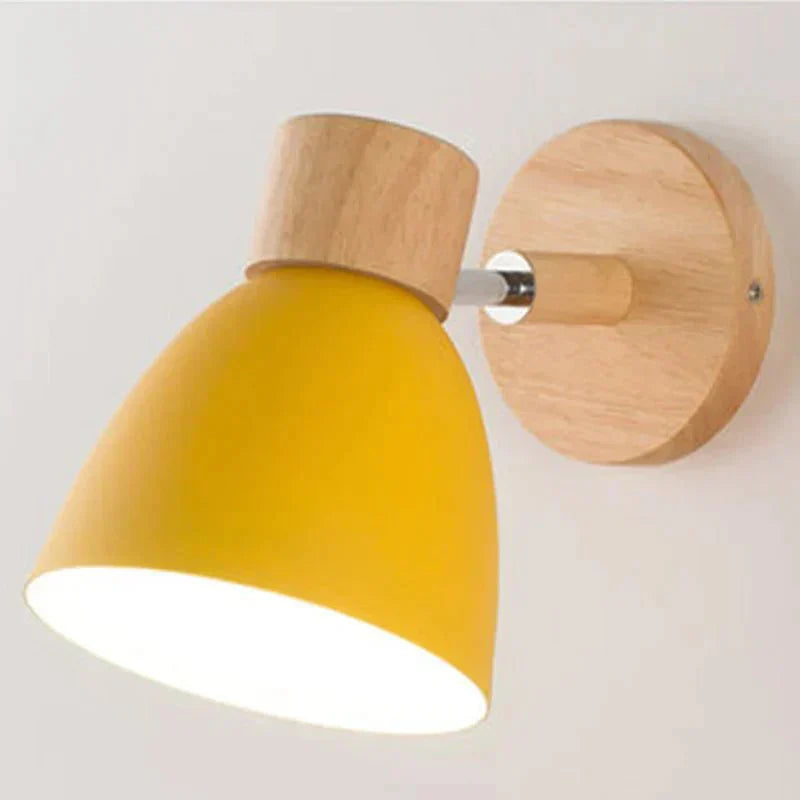 Elegant vägglampa i trä – Modern och varm design