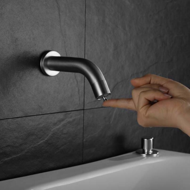 Kran med touchsensor i rostfritt stål