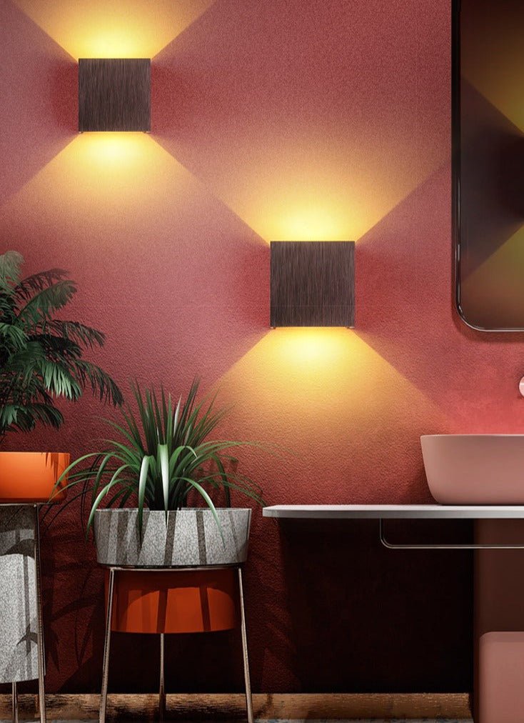 Elegant Vägglampa i Minimalistisk Design med Justerbar Belysning