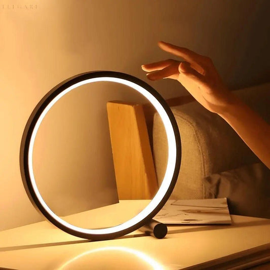 Minimalistisk LED Bordlampe med Berøringsstyring og Stil