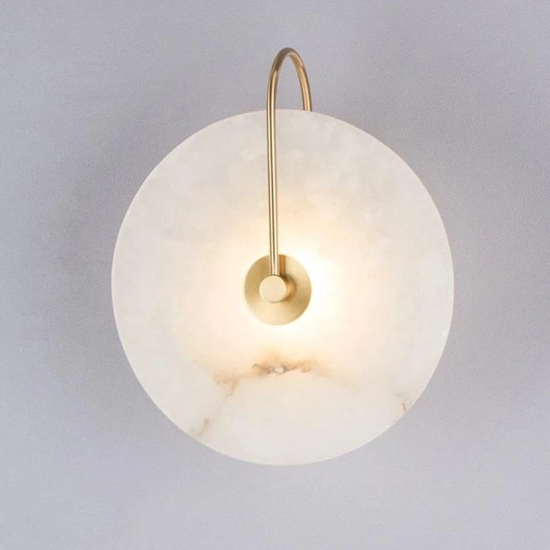 Elegant LED-vägglampa med marmorfinish för stilfulla interiörer