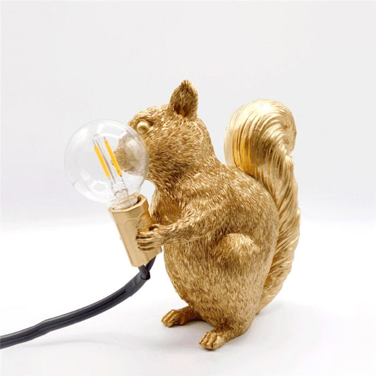 Nordisk LED Bordlampe i Harpiks med Egern Design