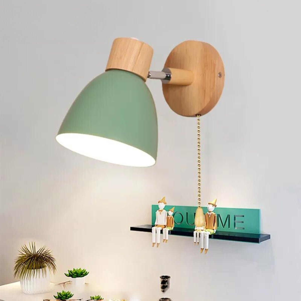 Elegant vägglampa i trä – Modern och varm design