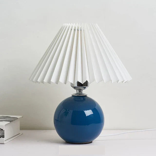Stilren bordslampa med retrokänsla