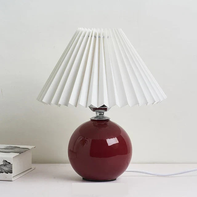 Stilren bordslampa med retrokänsla