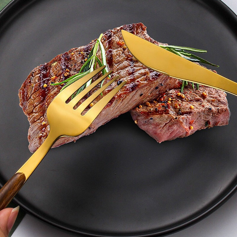 Elegant bestickset med trähandtag - perfekt för varje tillfälle
