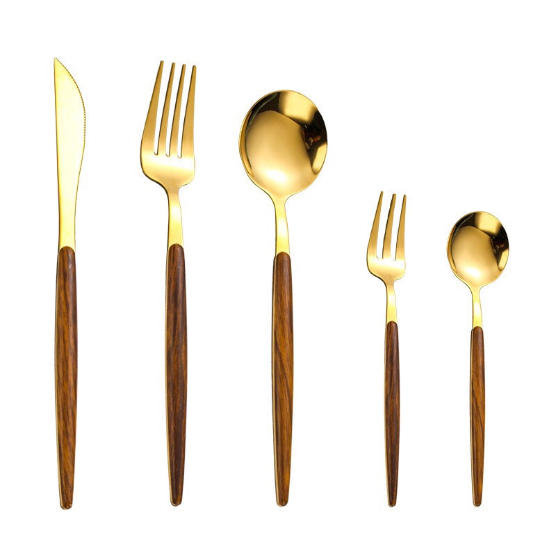 Elegant bestickset med trähandtag - perfekt för varje tillfälle