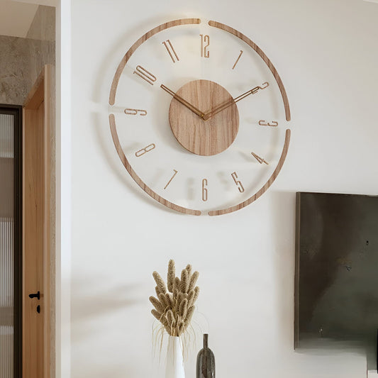 Væghængt ur i klart træ – Stilfuldt design i træ og akryl