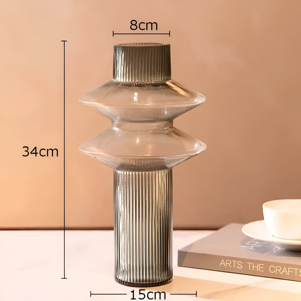 Elegant glasvas i bärnsten - modern dekorativ detalj för stilfulla rum