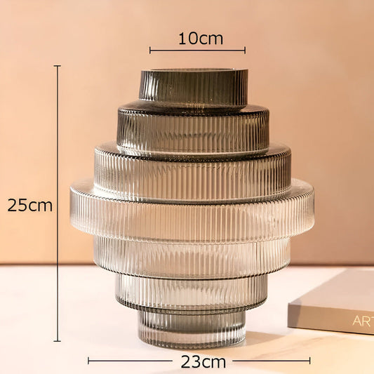 Elegant glasvas i bärnsten - modern dekorativ detalj för stilfulla rum