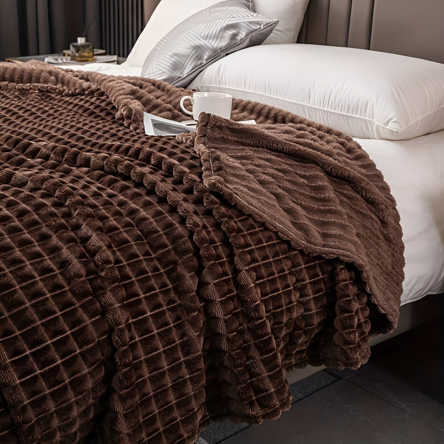 Ultrafluffy koralfarvet fleece-tæppe med struktureret plaid design