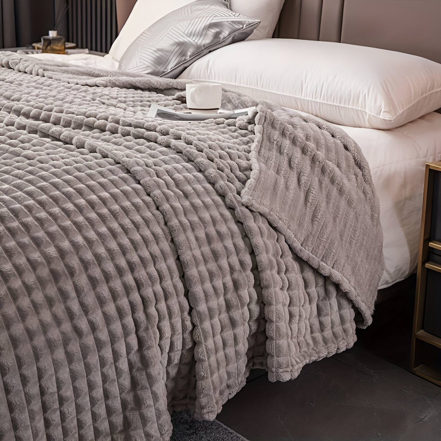 Ultrafluffy koralfarvet fleece-tæppe med struktureret plaid design