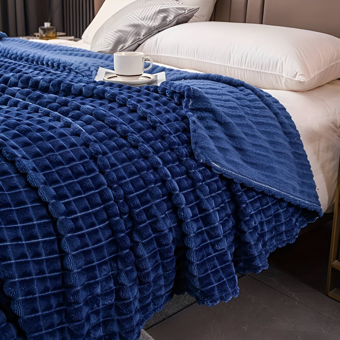 Ultrafluffy koralfarvet fleece-tæppe med struktureret plaid design