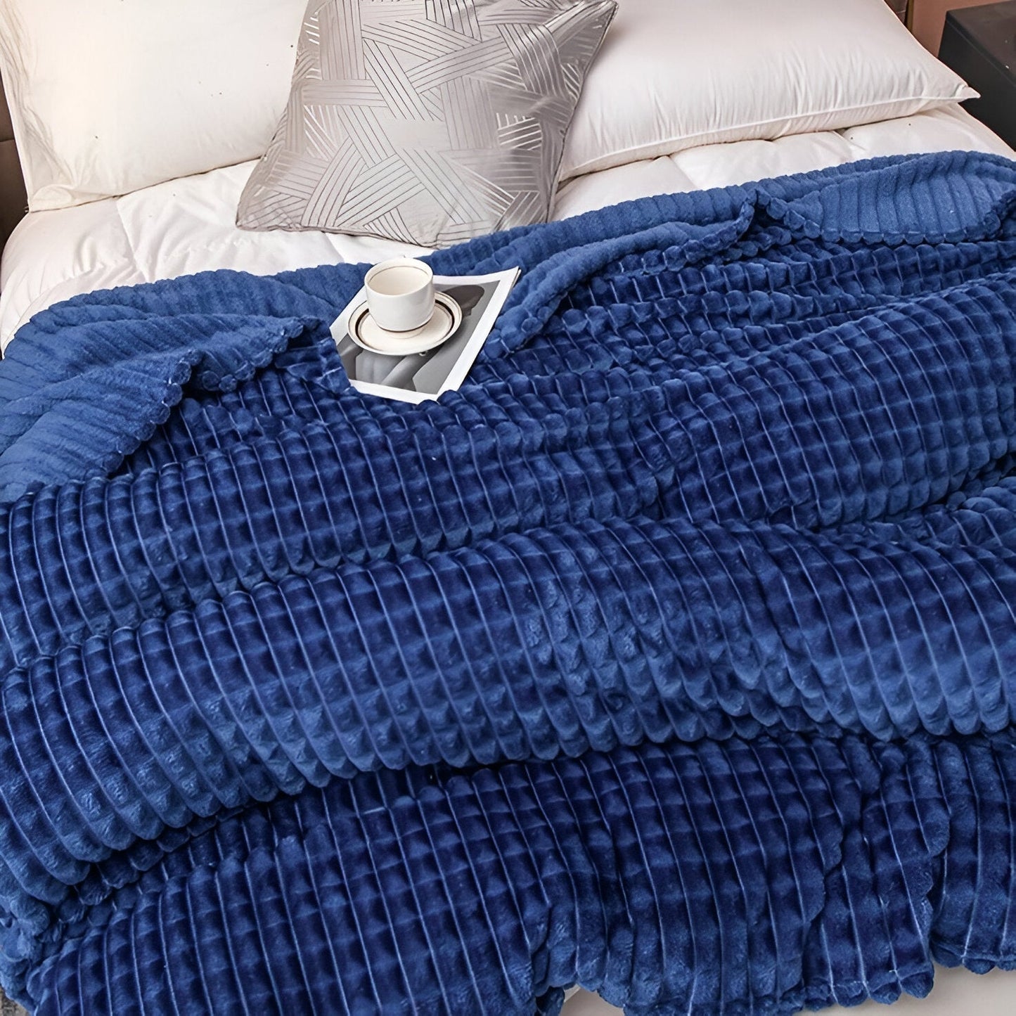 Ultrafluffy koralfarvet fleece-tæppe med struktureret plaid design