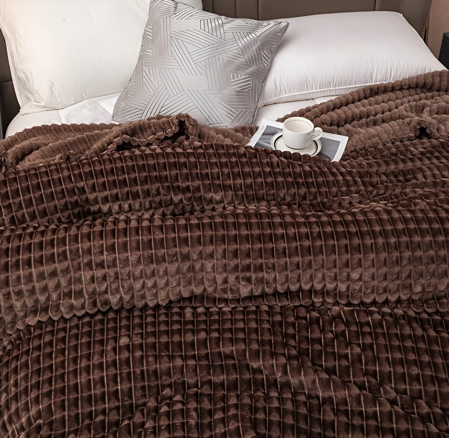 Ultrafluffy koralfarvet fleece-tæppe med struktureret plaid design