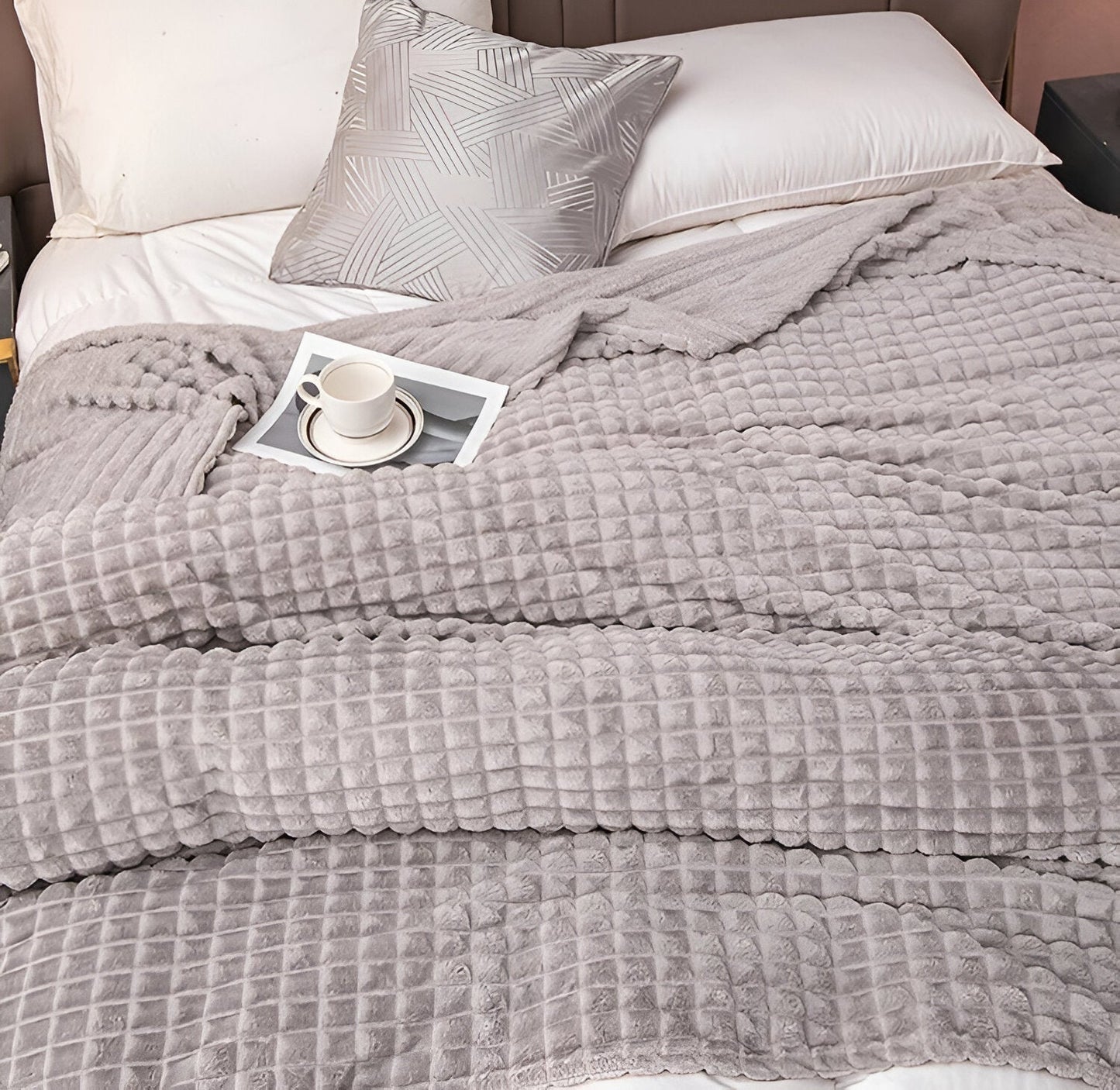 Ultrafluffy koralfarvet fleece-tæppe med struktureret plaid design