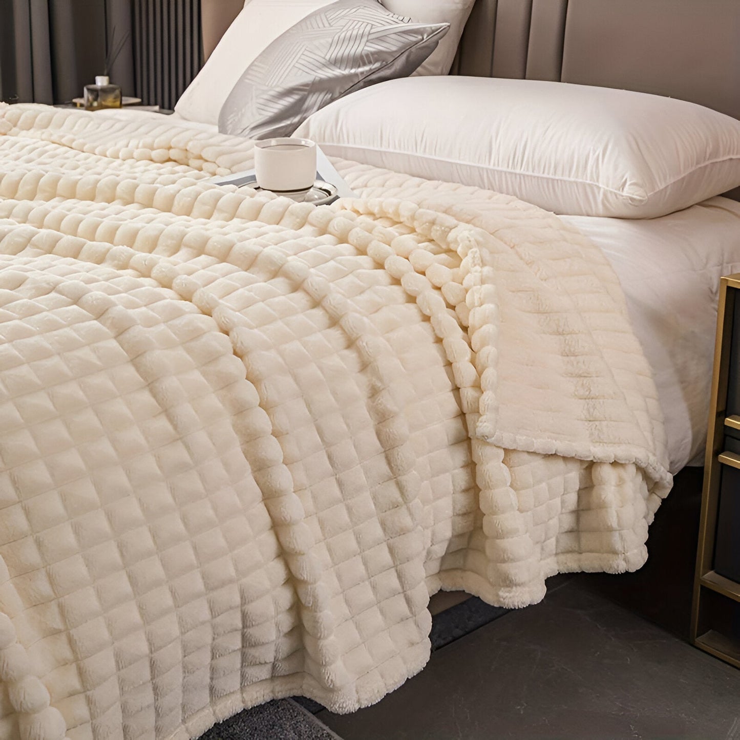 Ultrafluffy koralfarvet fleece-tæppe med struktureret plaid design