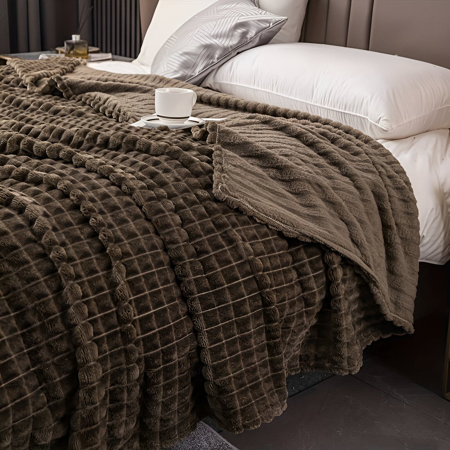 Ultrafluffy koralfarvet fleece-tæppe med struktureret plaid design