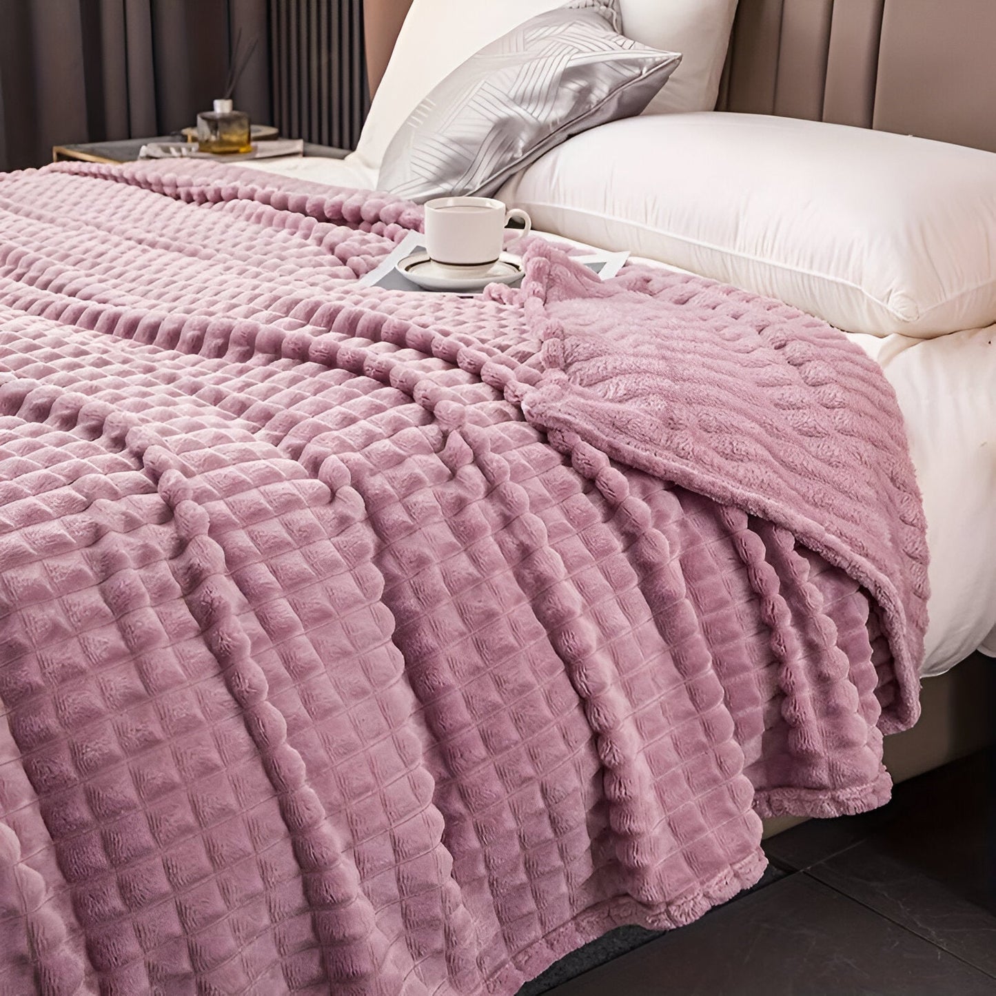 Ultrafluffy koralfarvet fleece-tæppe med struktureret plaid design