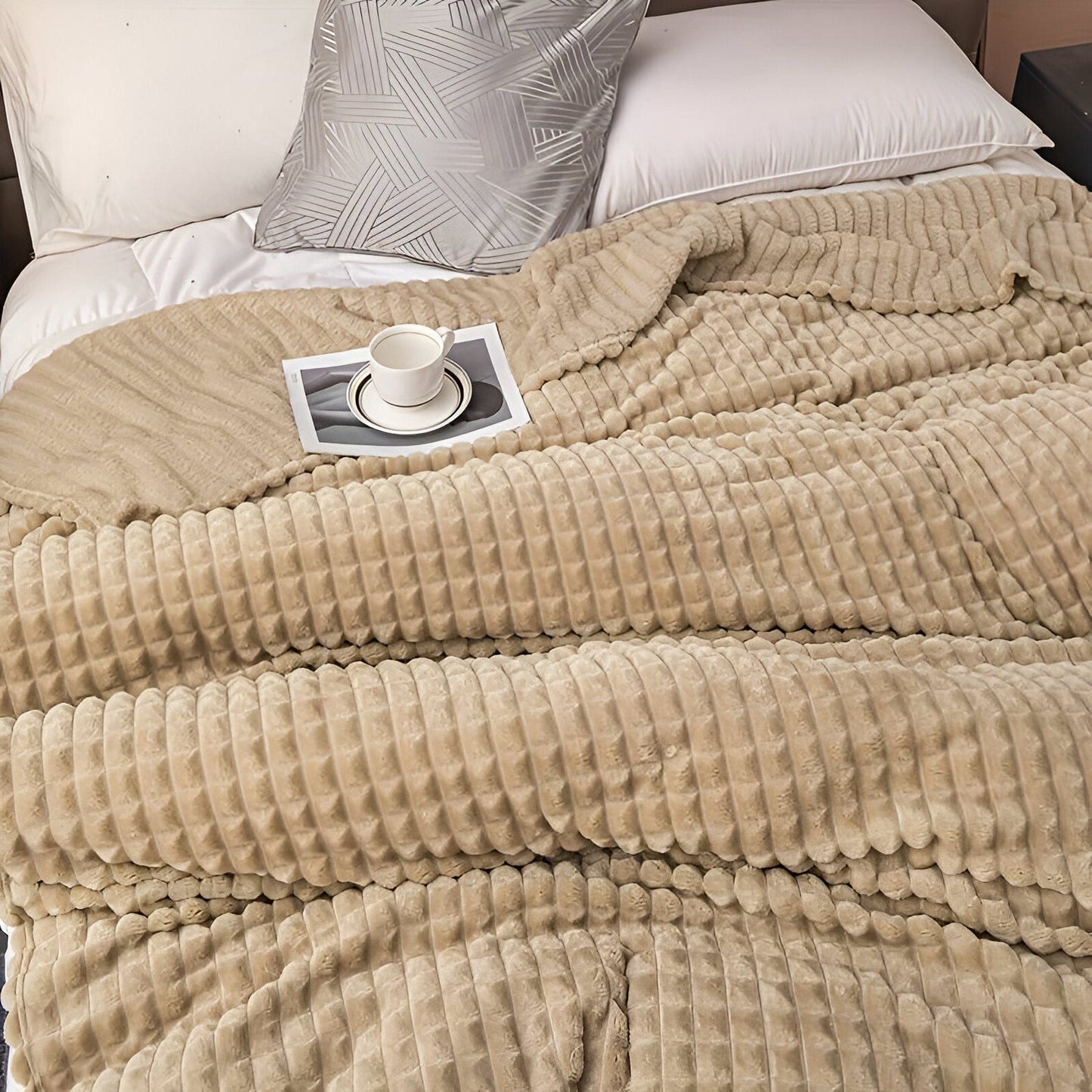Ultrafluffy koralfarvet fleece-tæppe med struktureret plaid design