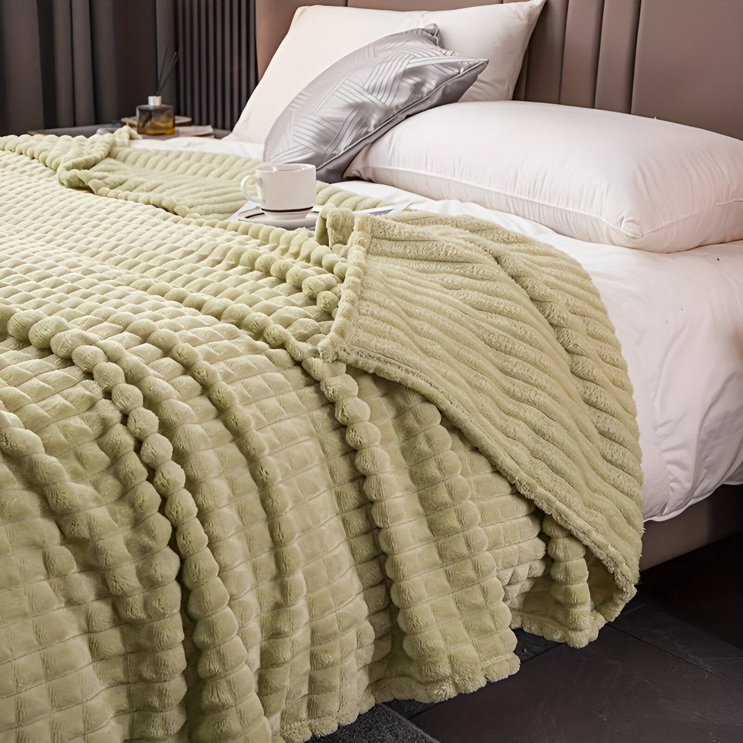 Ultrafluffy koralfarvet fleece-tæppe med struktureret plaid design