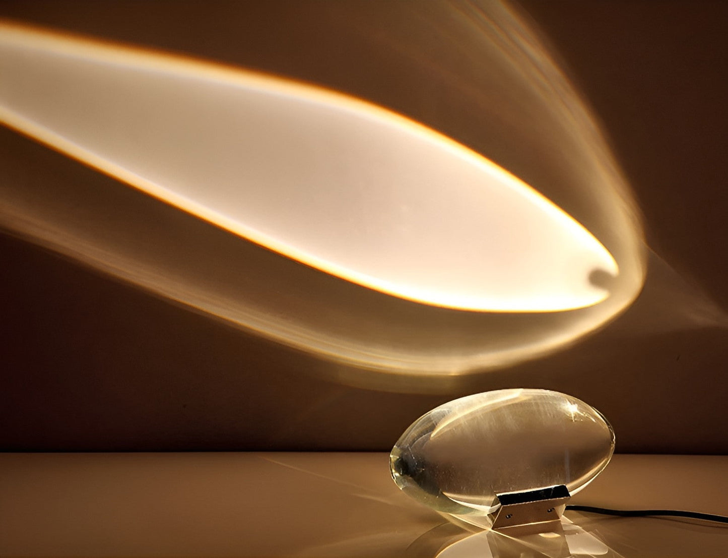 LED Projektionslampe med prismatiske effekter til kreative rum