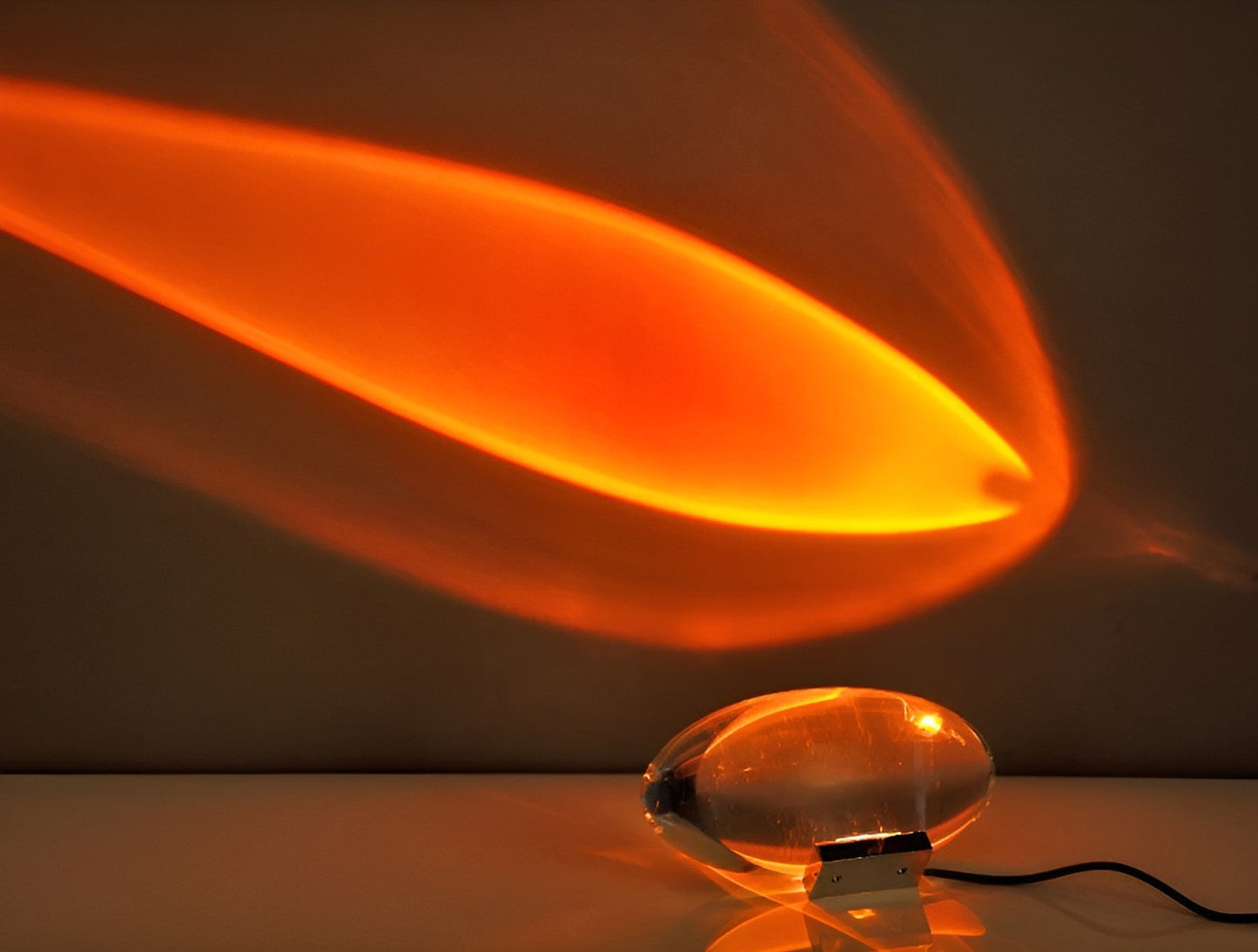 LED Projektionslampe med prismatiske effekter til kreative rum