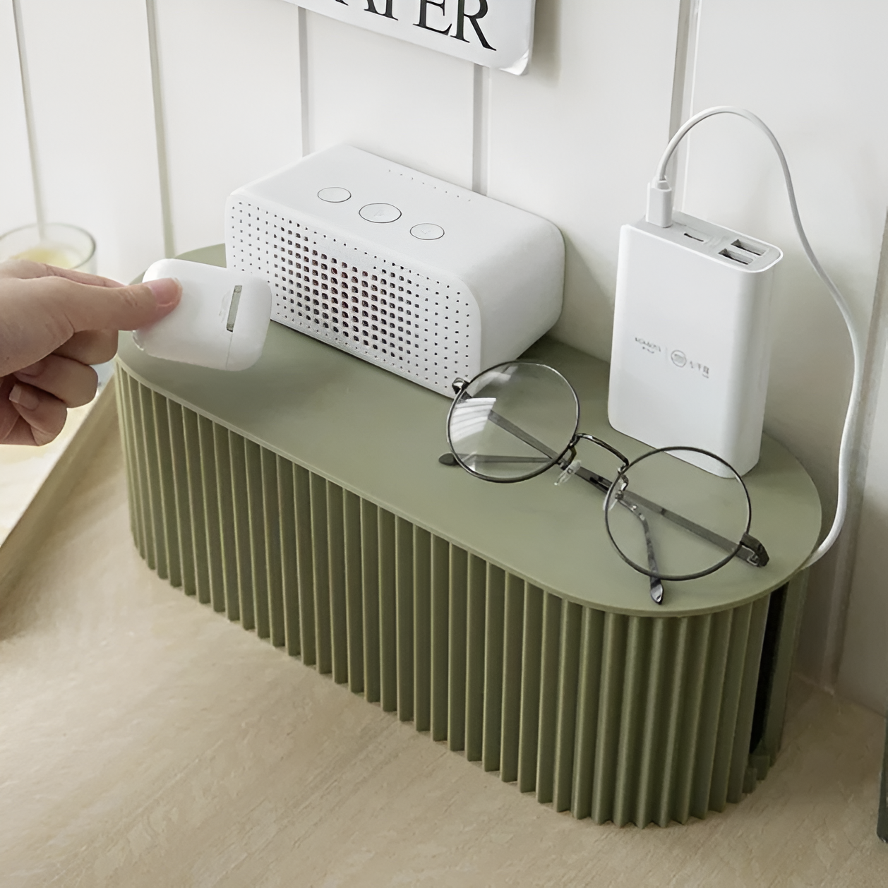 Elegant kabelbox i makaronfärger – Ladda och organisera stilfullt