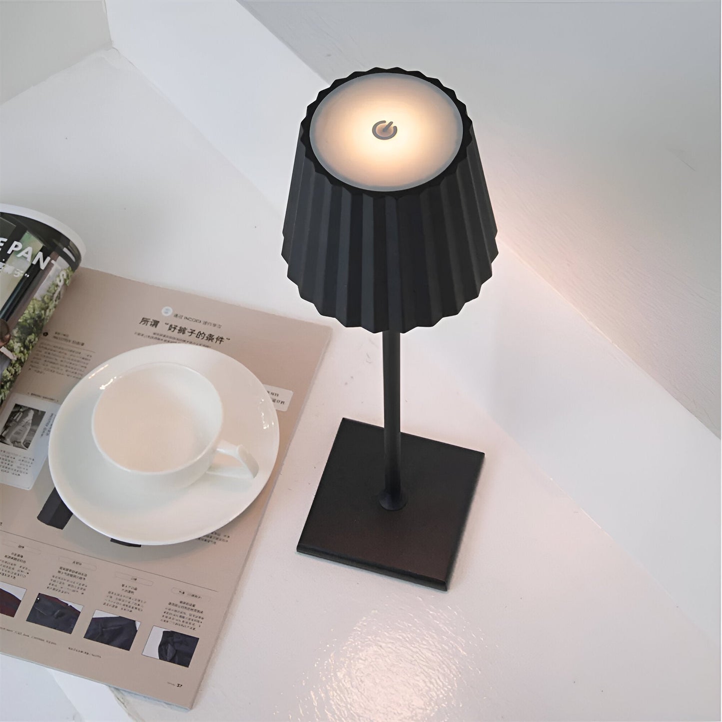 Ledningsfri LED Bordlampe med Touch-Dæmper og Moderne Design