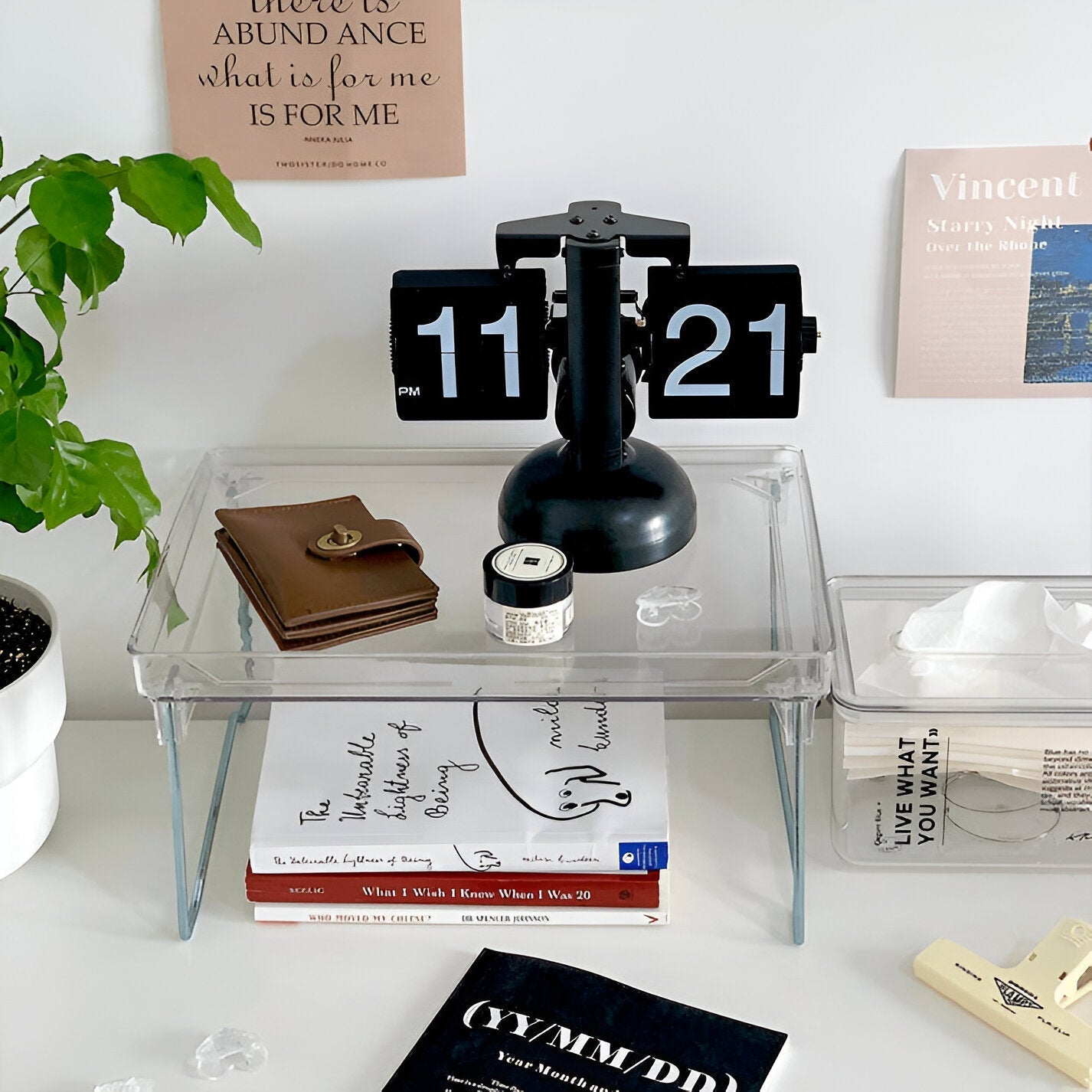 Stilren Flip-Ur med Automatisk Bladring og Retro Design