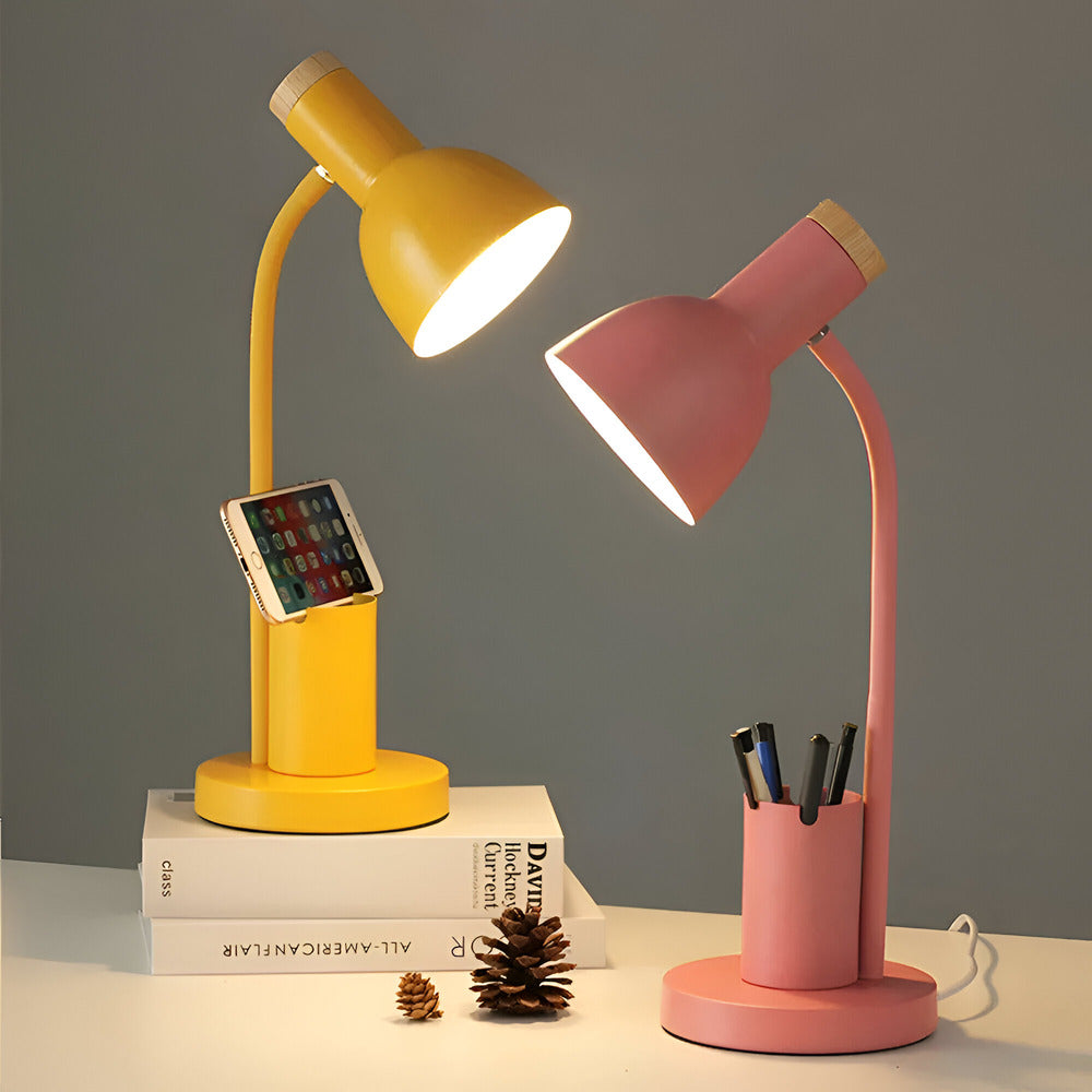 Nordisk skrivbordslampa med LED och praktisk förvaring