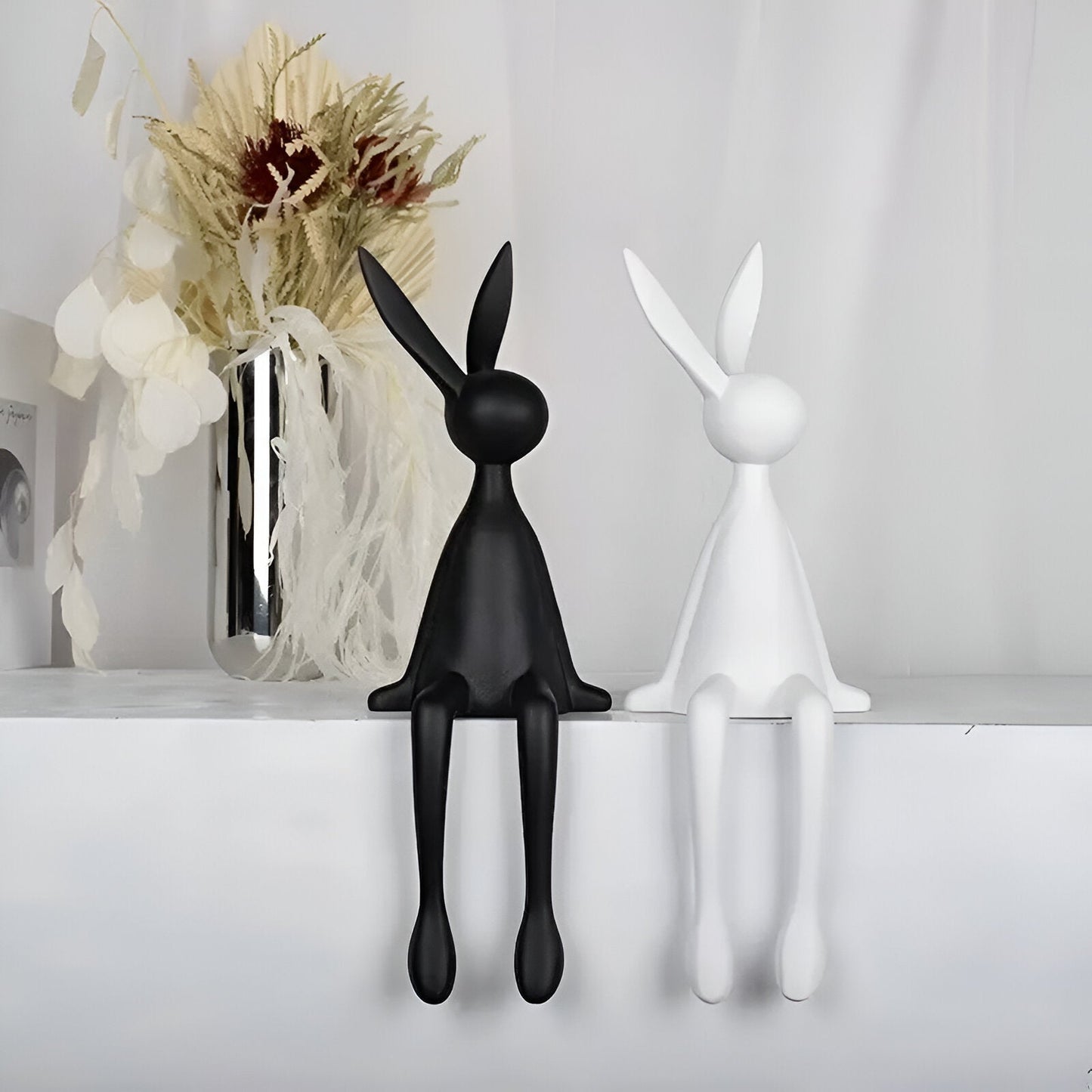 Moderne Påskehare i Elegant Design - Sort/Hvid/Blå